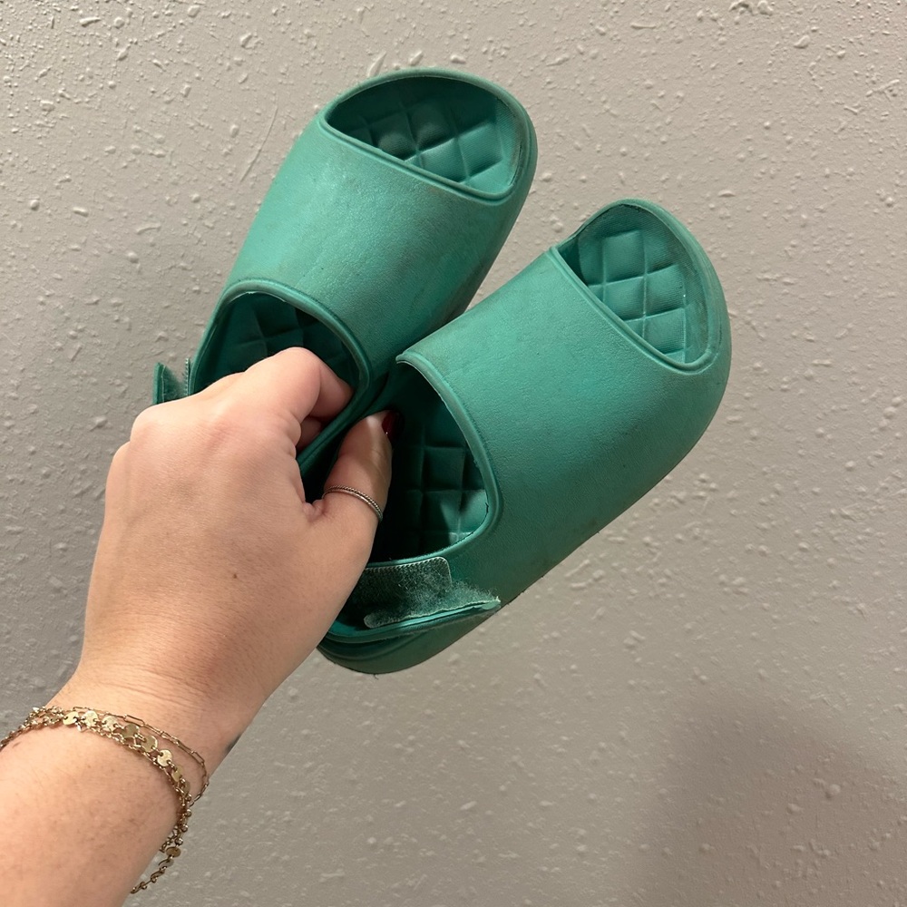 Cat & Jack Kids Green Sandals